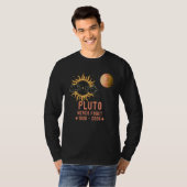 冥王星は惑星を忘れることはなく太陽は輝く Tシャツ (正面フル)