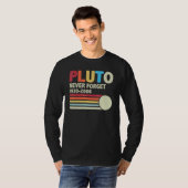 冥王星を決して忘れない天文学レトロ宇宙と70年代 8 Tシャツ (正面フル)