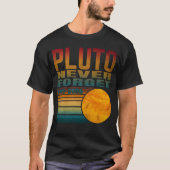 冥王星を決して忘れない Tシャツ (正面)