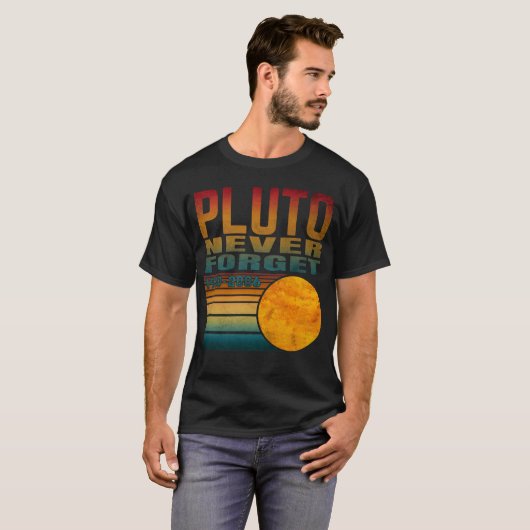 冥王星を決して忘れない Tシャツ (正面フル)