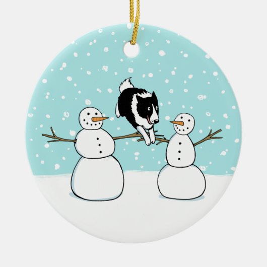 冬おもしろいホリデー縁どコリードッグと雪だるま セラミックオーナメント (正面)