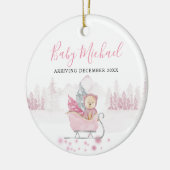 冬かわいいクマのベビーガール妊娠のお知らせ セラミックオーナメント (左)