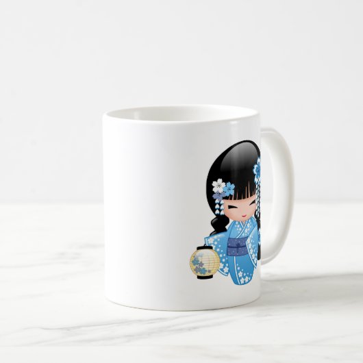 冬こけし人形 – かわいい日本の芸者ガール コーヒーマグカップ (正面右)