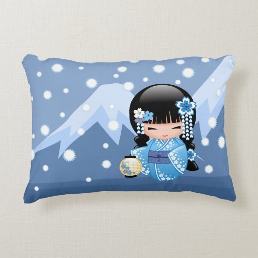 冬こけし人形 – ブルーマウンテンゲイザーガール アクセントクッション (正面)