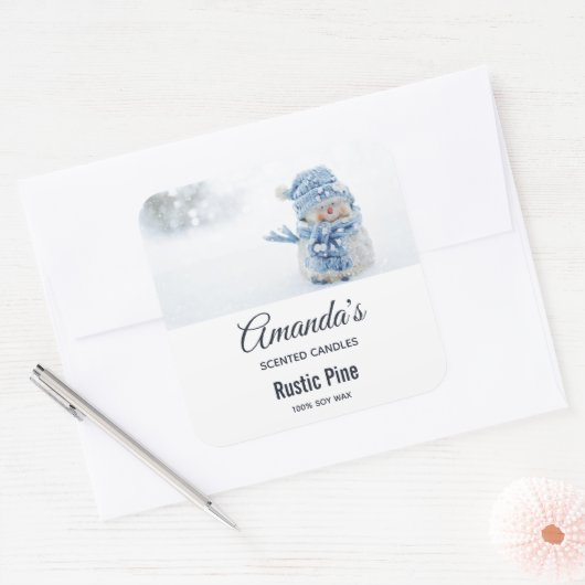 冬にかわいい雪だるまの写真 – Candle Biz スクエアシール (封筒)