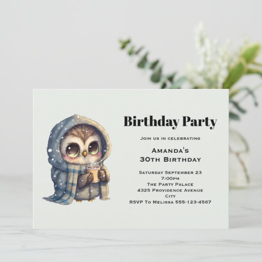 冬にコーヒーでかわいいフクロウ誕生日 招待状 (スタンド正面)