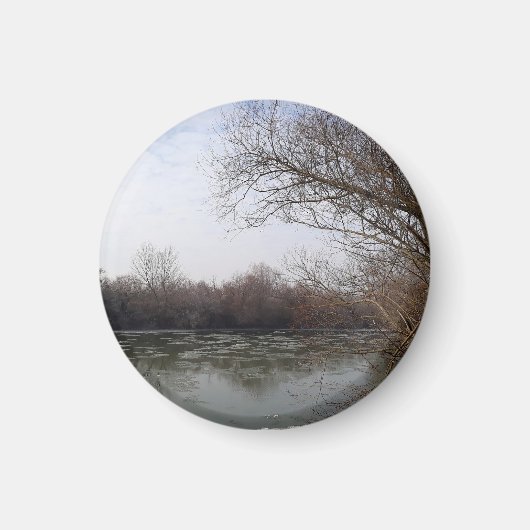 冬に川沿いを生きる マグネット (正面)