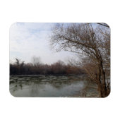 冬に川沿いを生きる マグネット (横)