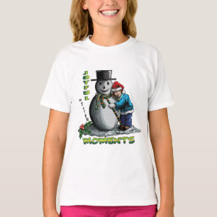 冬のぬくもりと喜びを抱きしめて Tシャツ