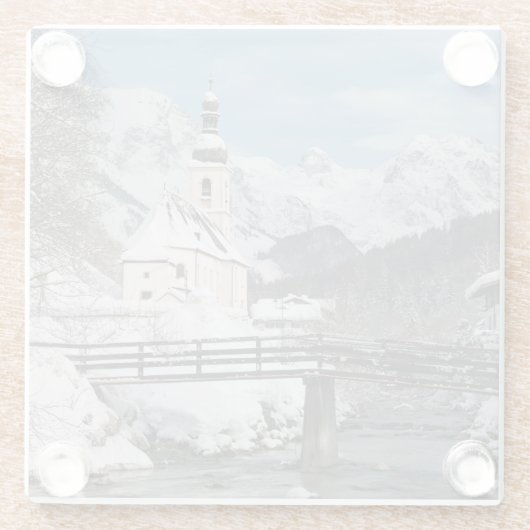 冬のアルプス山脈と雪の中の教会 ガラスコースター (裏面)