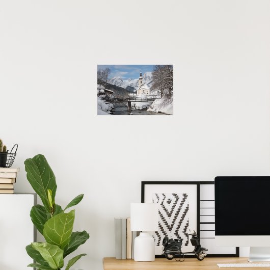 冬のアルプス山脈と雪の中の教会 ポスター (ホームオフィス)