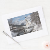 冬のアルプス山脈と雪の中の教会 長方形シール (封筒)