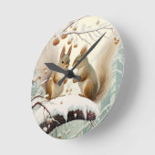 冬のウィスパー:リスの雪のダンス ラウンド壁時計 (傾斜)