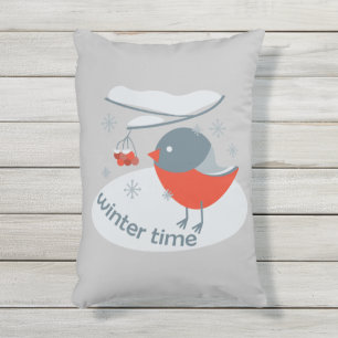 冬のウシバエと赤いローワンの果実 アウトドアクッション