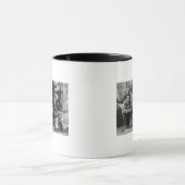 冬のエスキモー家族イグルー写真 マグカップ (中央)