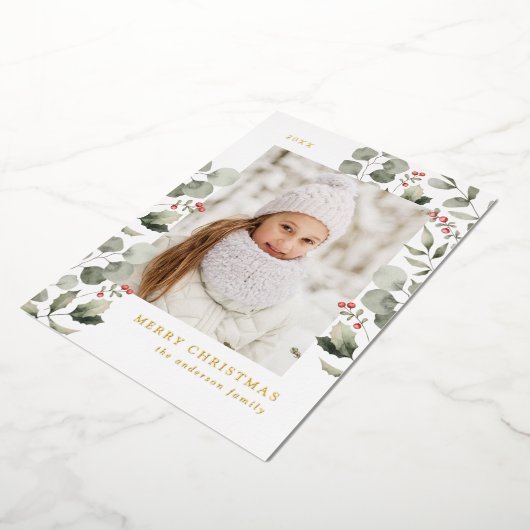 冬のエレガント葉とホリーベリーの写真 箔シーズンカード (回転した状態)