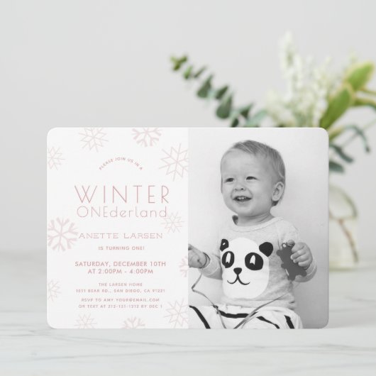 冬のオネダーランドピンク写真1st誕生日 招待状 (スタンド正面)
