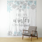 冬のオーネダーランドブルーとシルバーのスノーフレーク タペストリー (インサイチュ)