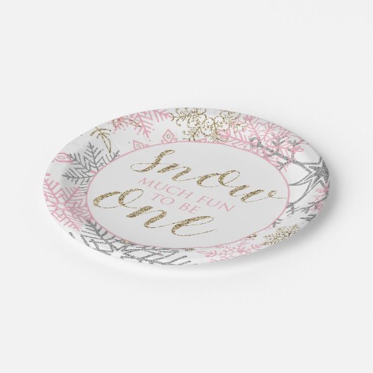 冬のオーネダーランド雪の多くのおもしろいの一つのプレート ペーパープレート (アングル)