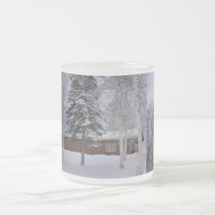 冬のキャビンパークの雪景色 北極の芸術的な木の枝 フロストグラスマグカップ