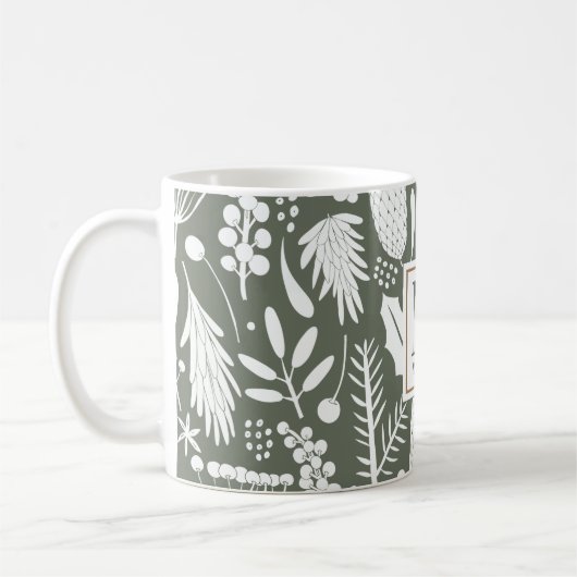 冬のクリスマスの葉ファミリーモノグラムグリーン コーヒーマグカップ (左)