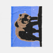 冬のグリズリーベア – オリジナルワイルドライフアート フリースブランケット (正面)