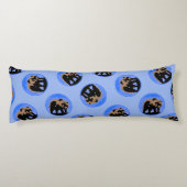 冬のグリズリーベア – オリジナルワイルドライフアート ボディピロー (裏面)