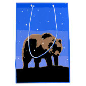 冬のグリズリーベア – オリジナルワイルドライフアート ミディアムペーパーバッグ (正面)