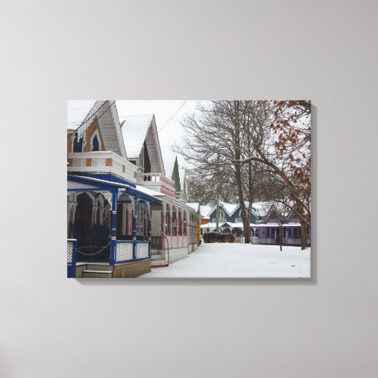 冬のコテージ- Martha's Vineヤード キャンバスプリント (正面)