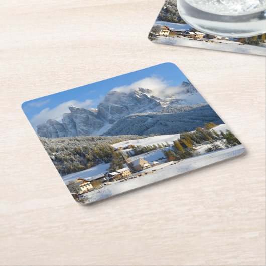 冬のコースターのドロマイトの村 スクエアペーパーコースター (アングル)