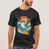 冬のサーファーカモメ、面白いカモメのサーフィン Tシャツ (正面)