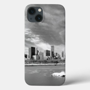 冬のシカゴのスカイラインの全景 iPhone 13ケース