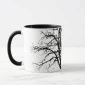 冬のシルエットのLeafless木 マグカップ (左)