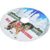 冬のシーンホースとフェンスメリークリスマス ブラッシュドポリエステルツリースカート (アングル)