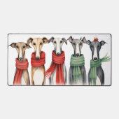 冬のスカーフのかわいいグレイハウンド デスクマット (正面)