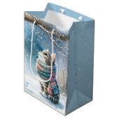 冬のスカーフを巻いたクリスマスの子猫 ミディアムペーパーバッグ (正面アングル)