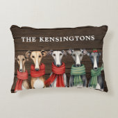 冬のスカーフを身につけたかわいいグレイハウンド犬 アクセントクッション (正面)