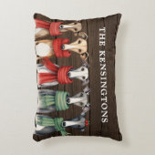 冬のスカーフを身につけたかわいいグレイハウンド犬 アクセントクッション (正面(垂直))