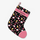冬のスノーフレーク模様ブラックとピンクのカスタム スモールクリスマスストッキング (正面 (吊り時))