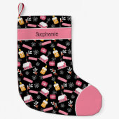 冬のスノーフレーク模様ブラックとピンクのカスタム スモールクリスマスストッキング (正面)