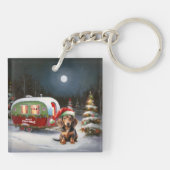 冬のダックスシュント・キャラバンクリスマスアドベンチャー キーホルダー (裏面)