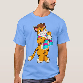 冬のトラとスカーフ Tシャツ