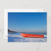 冬のバルト海沿岸の赤いボート ポストカード (正面/裏面)