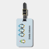 冬のパーソナライズされた両側に服を着たペンギン ラゲッジタグ (正面縦)