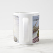 冬のヒツジを食べ物を与えること ジャンボコーヒーマグカップ (裏面)