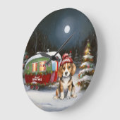 冬のビーグルキャラバンクリスマスアドベンチャー ラージ壁時計 (傾斜)