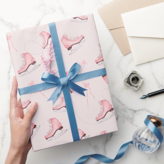 冬のピンクの水の色の氷は靴のパターンをスケート ラッピングペーパー (ギフト)