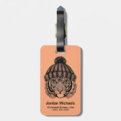 冬のファッションの準備ができたトラは|あなたの名前を加えます ラゲッジタグ (裏面縦)