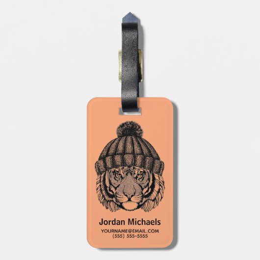 冬のファッションの準備ができたトラは|あなたの名前を加えます ラゲッジタグ (裏面縦)