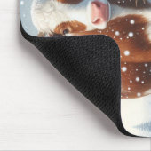 冬のフィールドでかわいい牛と雪だるま マウスパッド (コーナー)